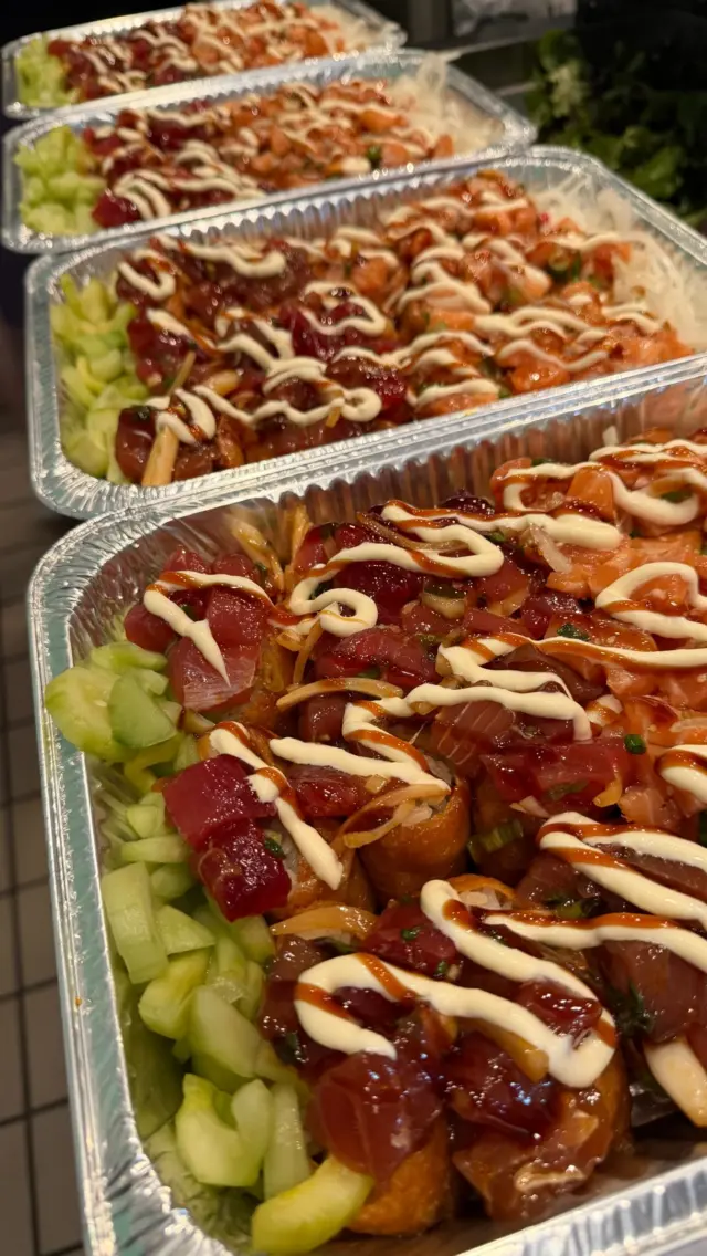 POKE BOMBS 🤩 Inari sushi topped with your choice of two poke, namasu and pickled onions. Preorder for your next party 🤙🏽 $80/tray (18 poke bombs/tray)
#alohafreshpoke
